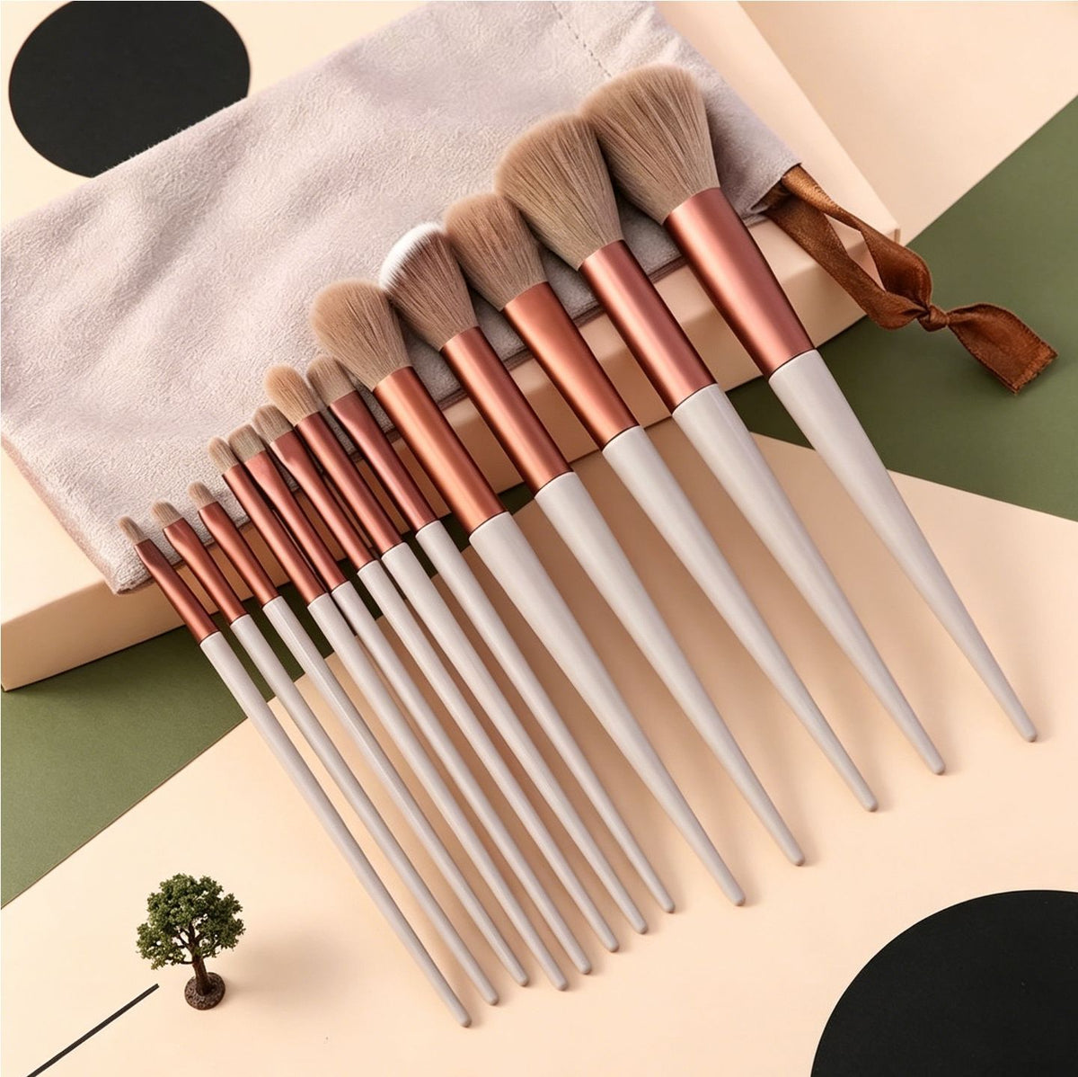 Cross-Border New Model 13-Piece Four Seasons Green Makeup Brush Set, Soft Bristle Blush Brush, Foundation Brush, Eyeshadow Brush, Portable Beauty Tools - image 2