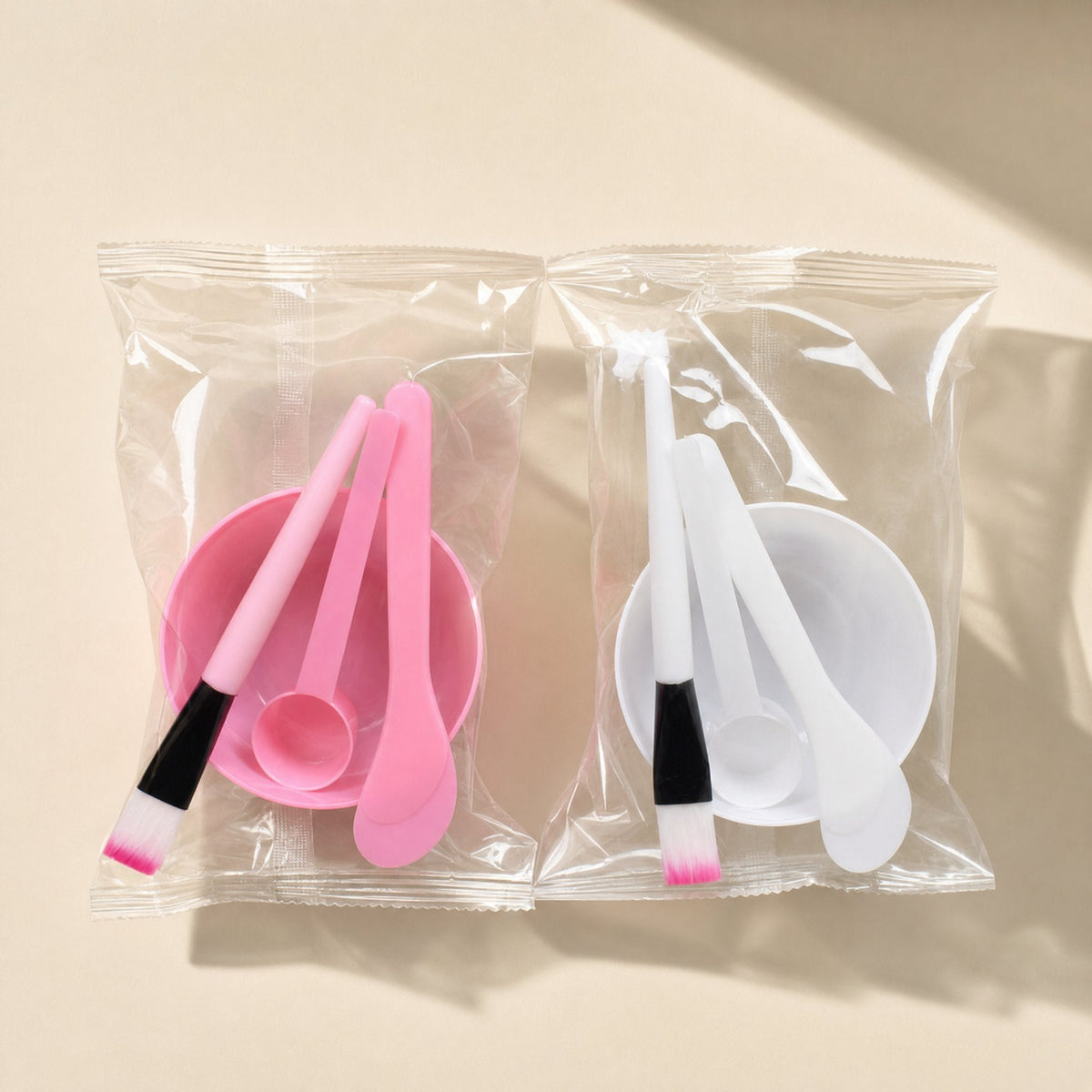 Plastic facial mask bowl set with four pieces and a 170 ml bowl
