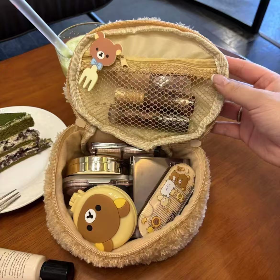 Cartoon Cute and Adorable Lambswool Easy Bear Head Oval 3d